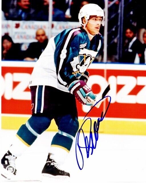 Teemu Selanne Signed - Autographed Anaheim Ducks 8x10 inch Photo Poster painting