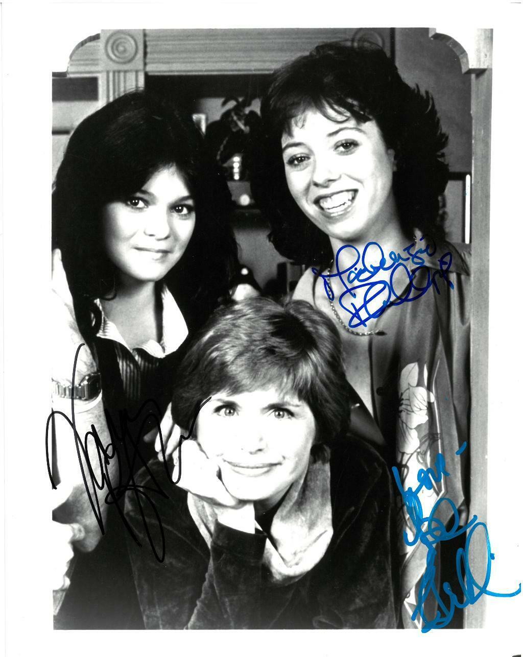 One Day at a Time Cast Signed Autographed 8x10 Photo Poster painting (3 Sigs) BECKETT #AA49989