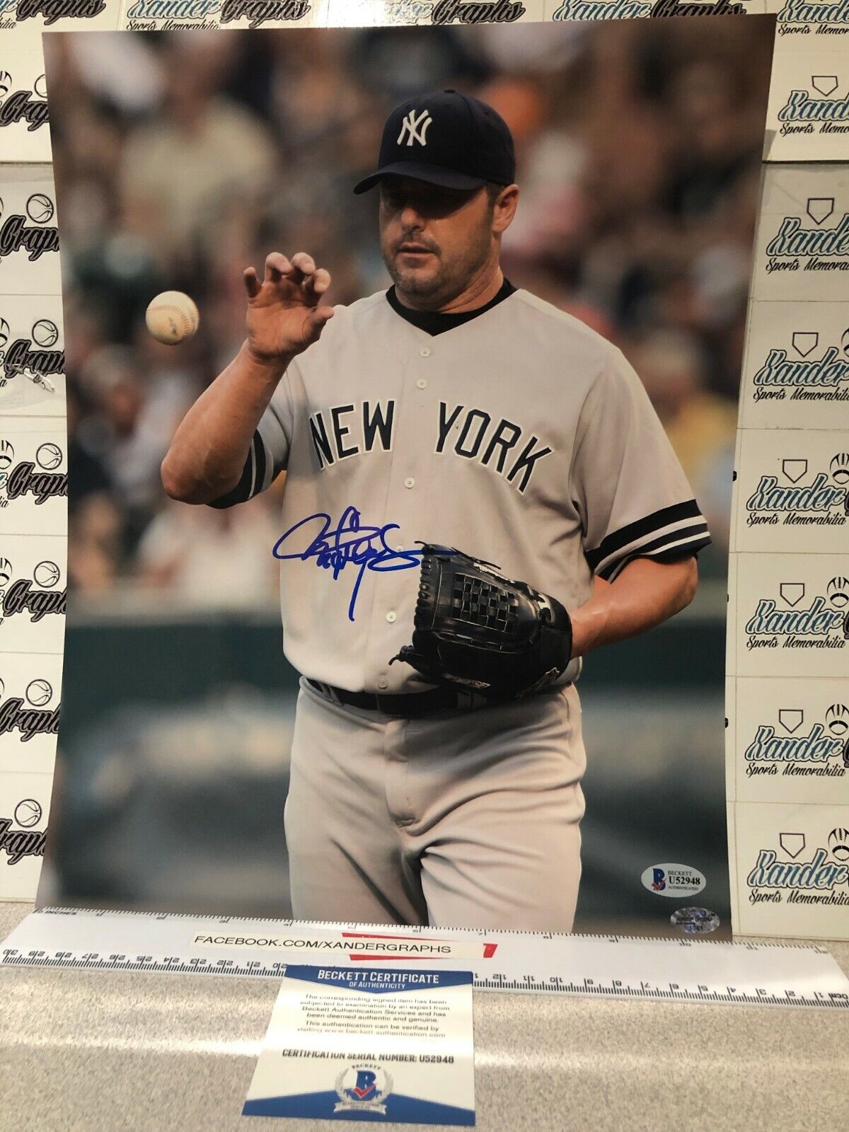 ROGER CLEMENS SIGNED AUTOGRAPHED 11X14 Photo Poster paintingGRAPH NEW YORK YANKEES BAS COA