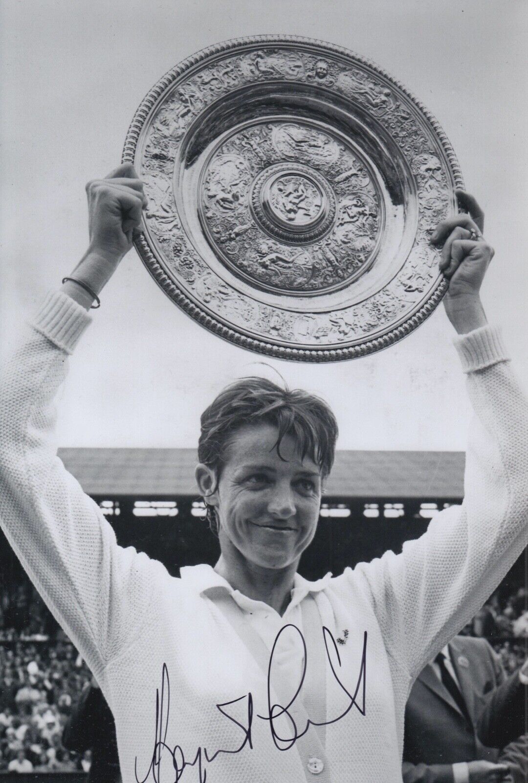 MARGARET COURT HAND SIGNED 12X8 Photo Poster painting WIMBLEDON TENNIS AUTOGRAPH 1