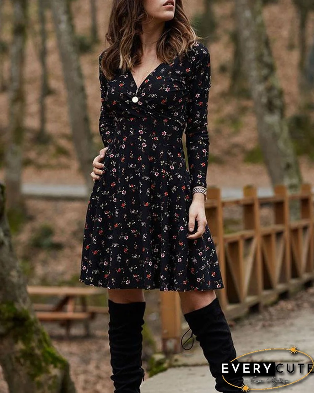 Long Sleeve Vintage Print A-line V Neck Dresses