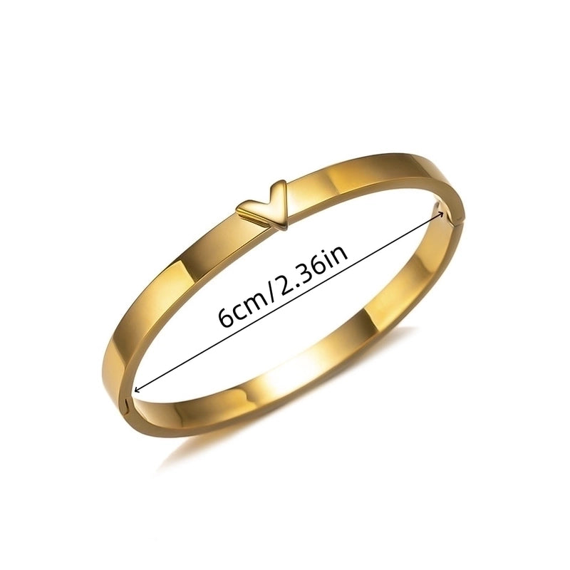 Elegant Heart Shape Titanium Steel 18K Gold Plated Bangle In Bulk