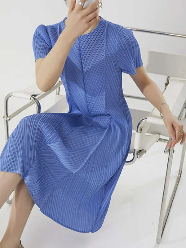 Roomy Short Sleeves Pleated Pure Color Round-Neck Midi Dresses