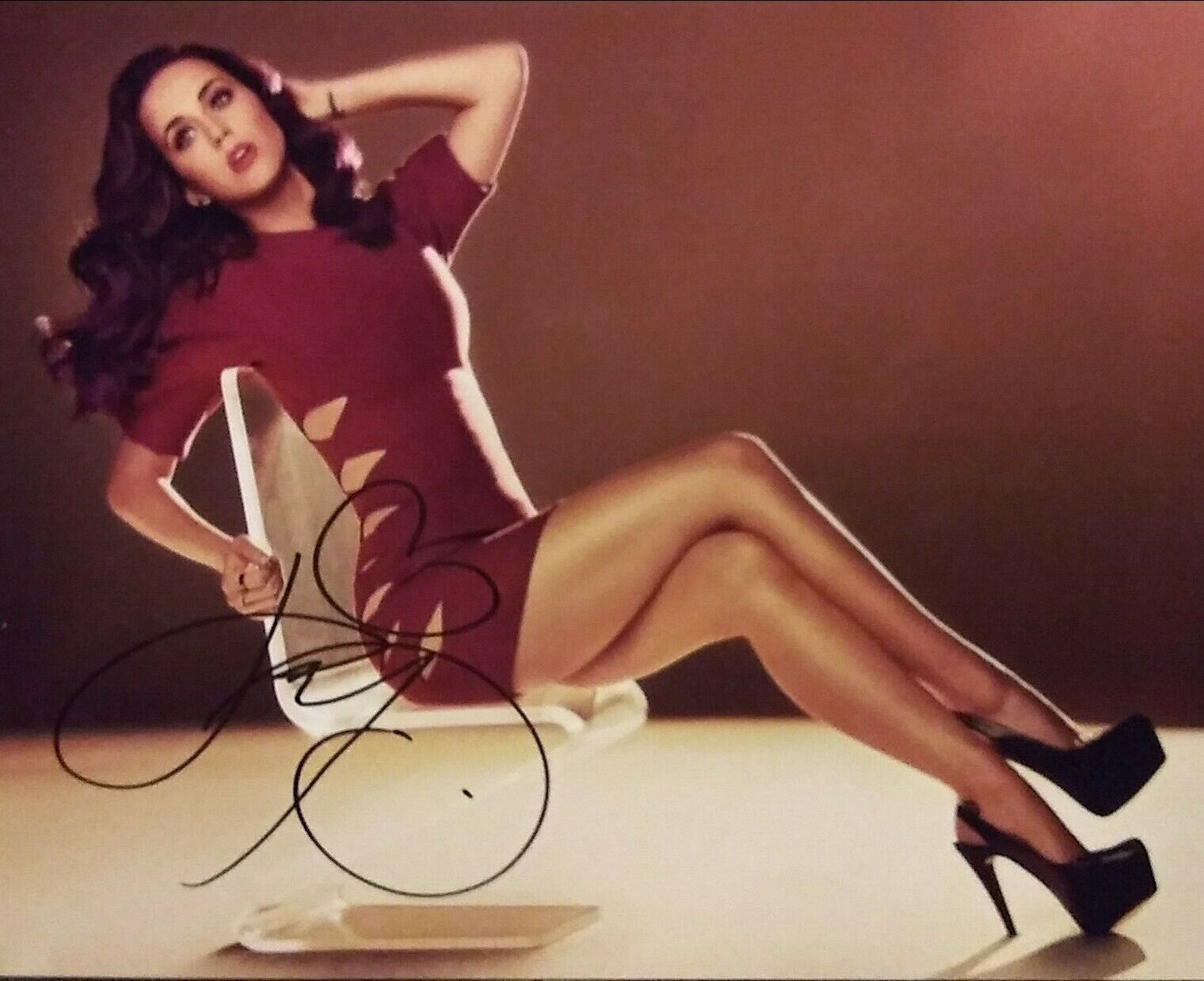 Katy Perry signed 8x10