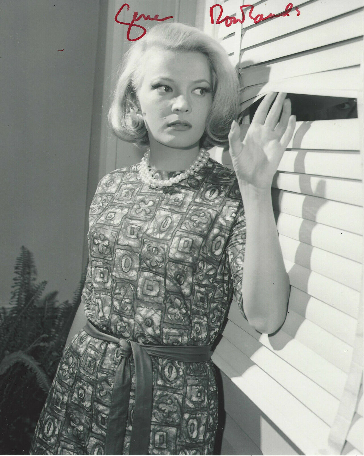 ACTRESS GENA ROWLANDS SIGNED AUTHENTIC 'GLORIA' 8X10 Photo Poster painting B COA JOHN CASSAVETES