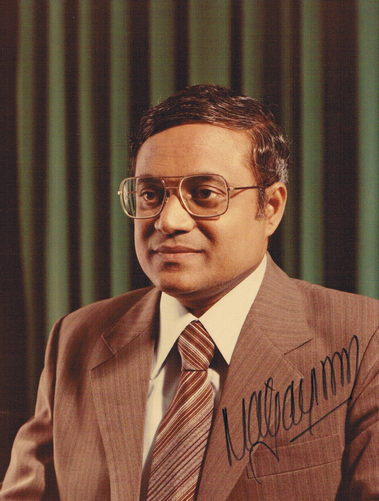 Maldives President Maumoon Abdul Gayoom 1937- autograph signed 4x6