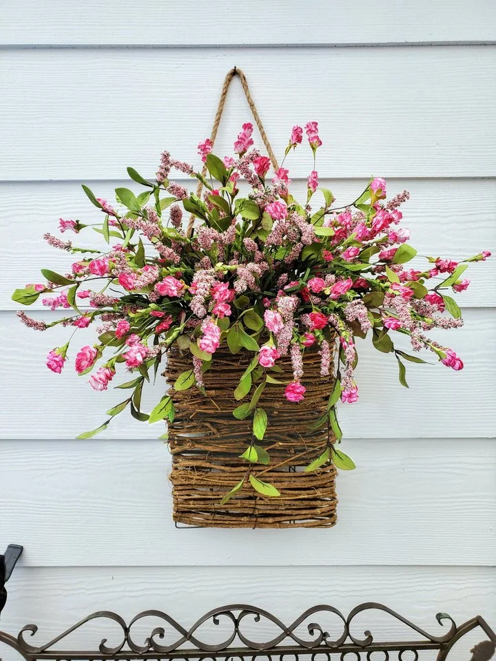 🌸🌸🌸Pink Berry & Wildflower Door Hanger Basket Wreath