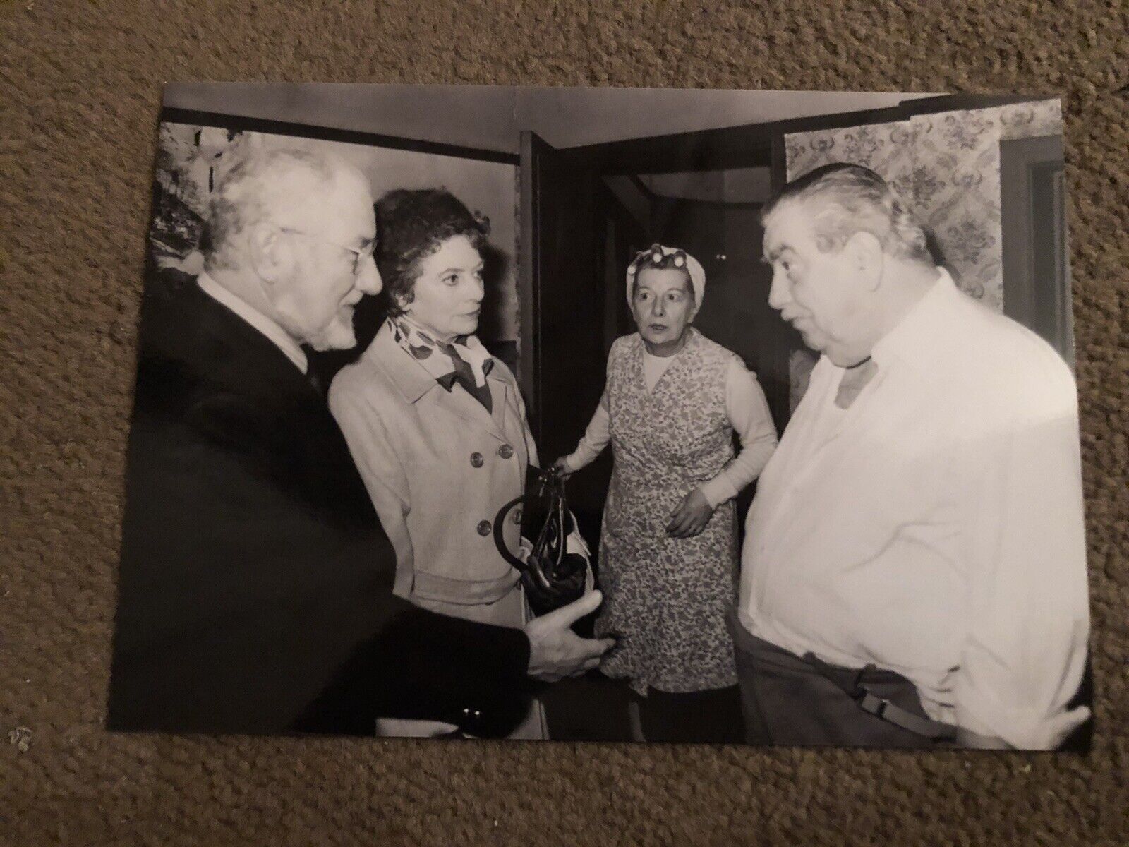 JEAN ALEXANDER & BERNARD YOUENS (CORONATION STREET) UNSIGNED Photo Poster painting- 7x5”