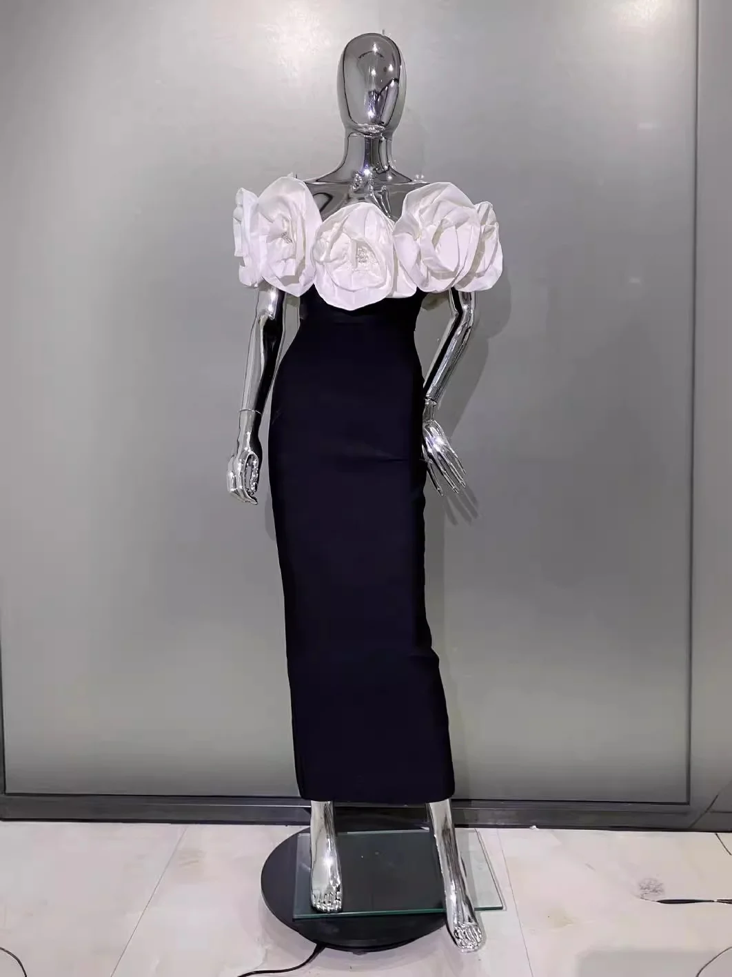 Zingj New Independent Design Shoulder Three-Dimensional Flowers Decorated With Elegant Sexy Black Banding Evening Dress