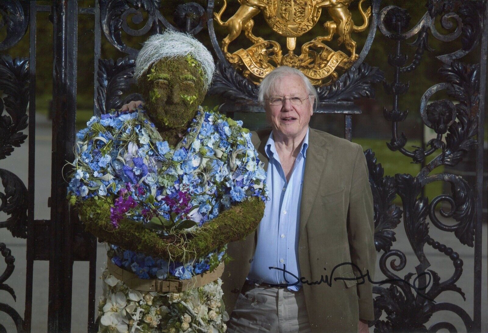 TV Naturalist David Attenborough signed 8x12 Photo Poster painting IMAGE No5 UACC DEALER