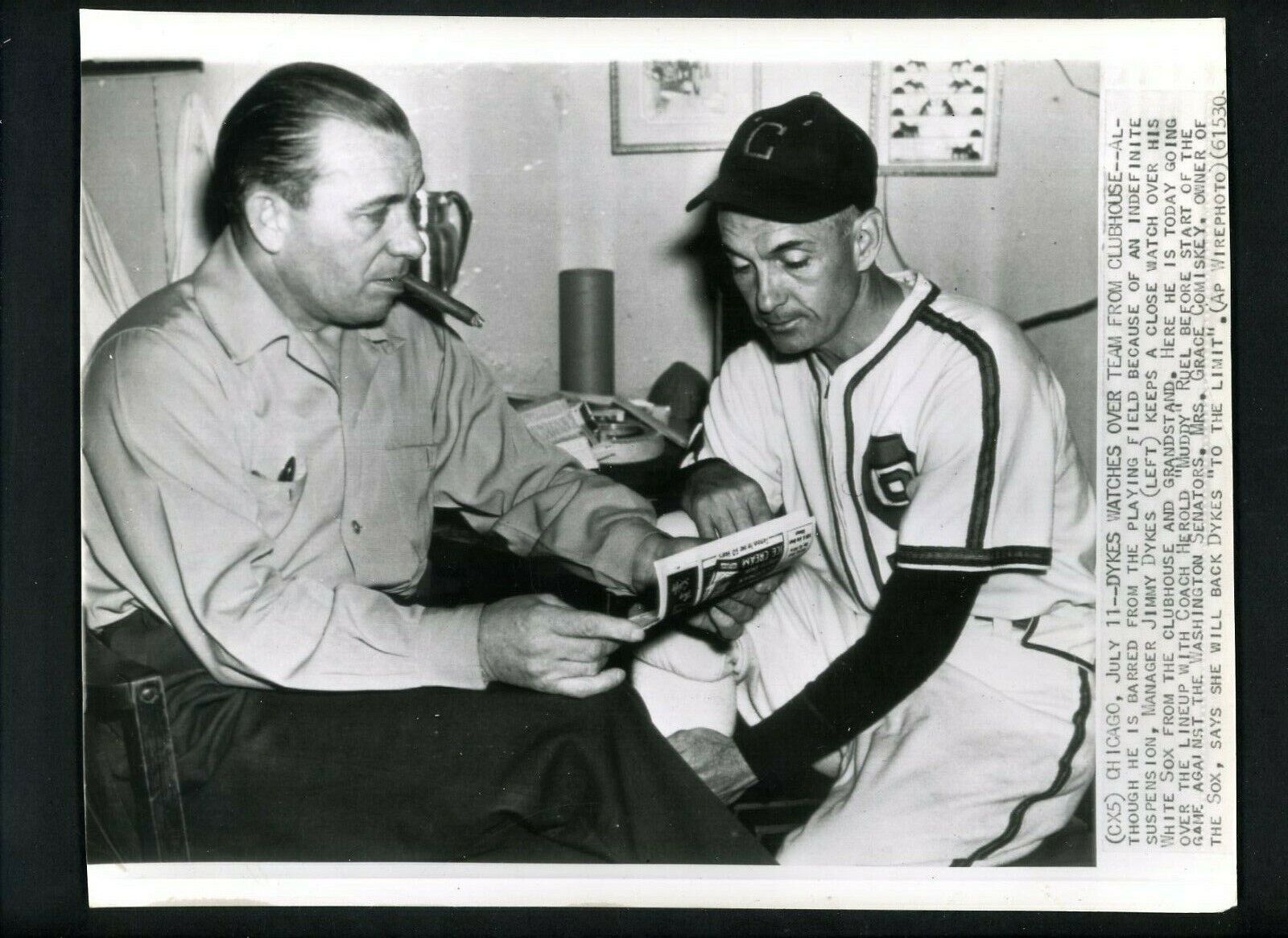 Jimmy Dykes SUSPENDED 1941 Press Photo Poster painting Chicago White Sox Muddy Ruel