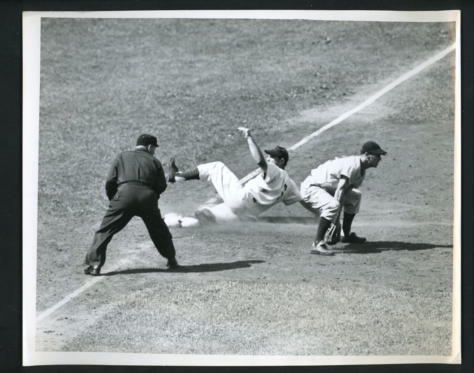 Bill Serena & Bobby Adams 1952 Type 1 Press Photo Poster painting Chicago Cubs Cincinnati Reds