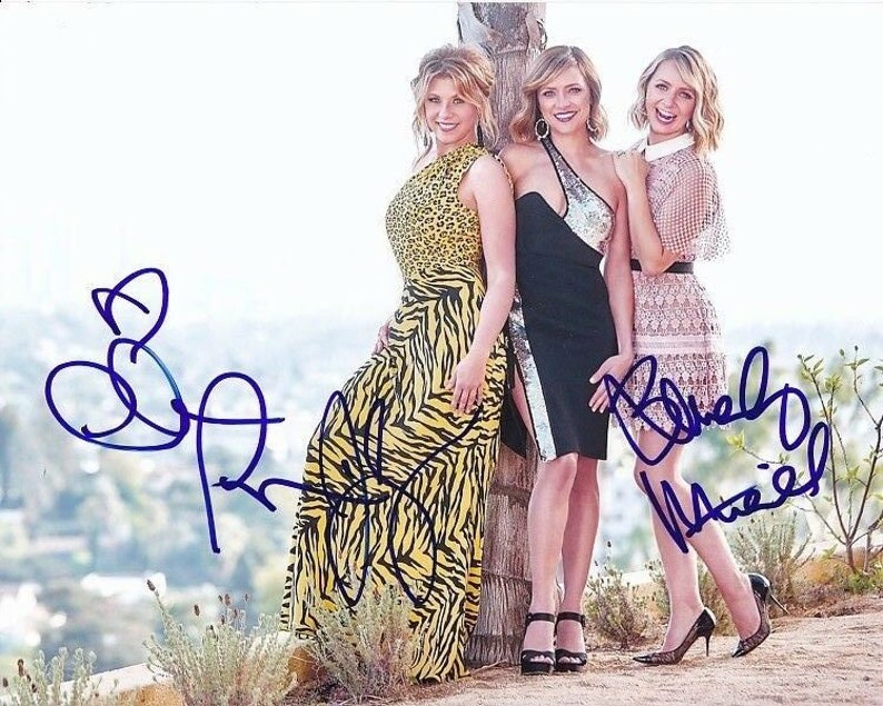 Beverley mitchell christine lakin jodie sweetin signed darlings 8x10 Photo Poster painting