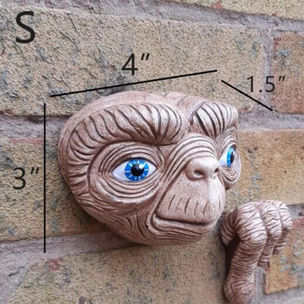 Resin Craft Alien Peeker Statue Yard Art Ornament Garden Fences Door Decor