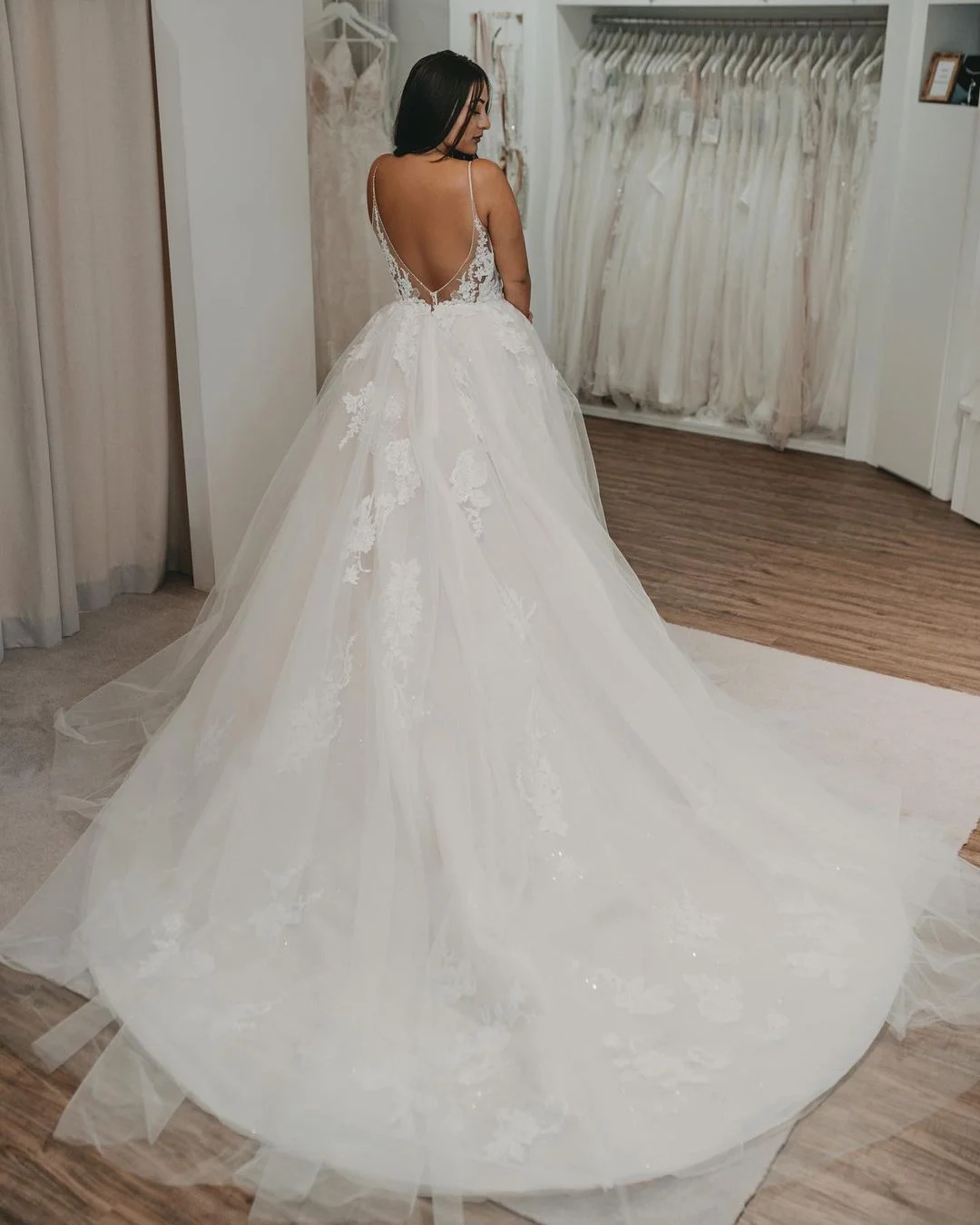 Daisda Elegant Long A-line V-neck Wedding Dress With Tulle Open Back