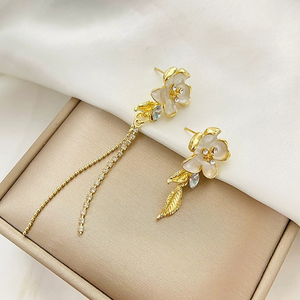 Flower Shell Zirconia Earrings