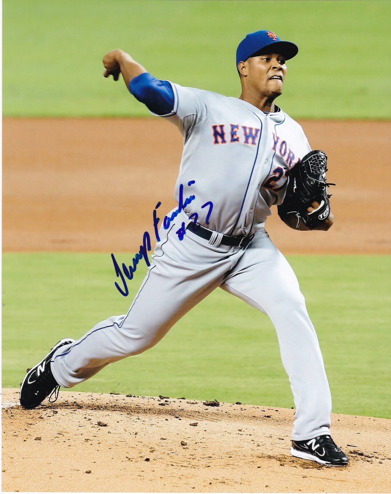 JEURYS FAMILIA NEW YORK METS ACTION SIGNED 8x10