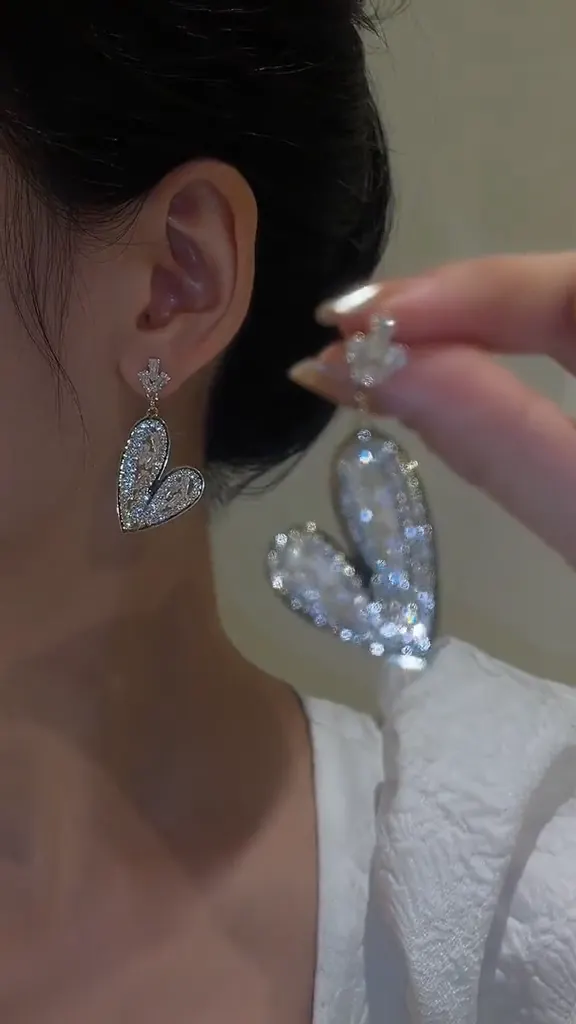 Heart-shaped diamond crystal earrings