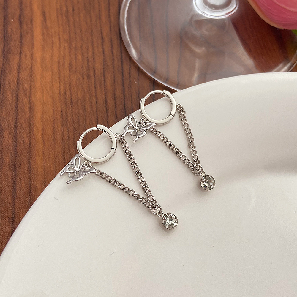 复制Hollow Butterfly Zirconia Earrings