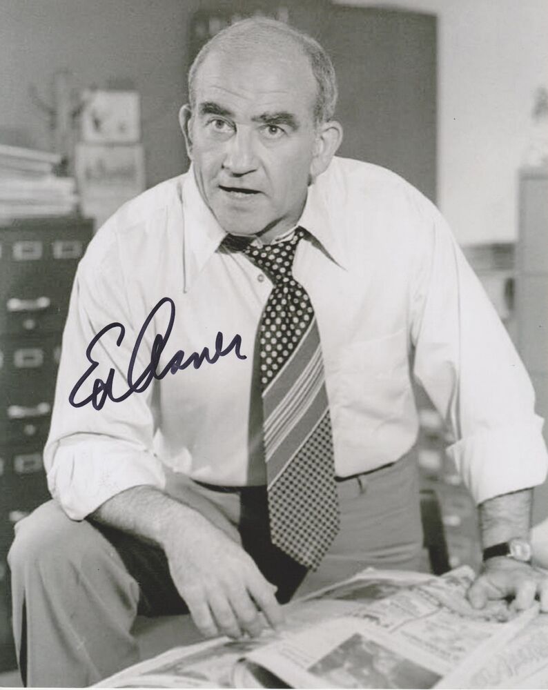 Ed Asner Lou Grant In Person Signed  8X10 Photo Poster painting At HShow