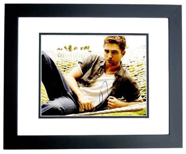 Robert Pattinson Signed TWILIGHT Actor - Team Edward 11x14 inch Photo Poster painting FRAMED