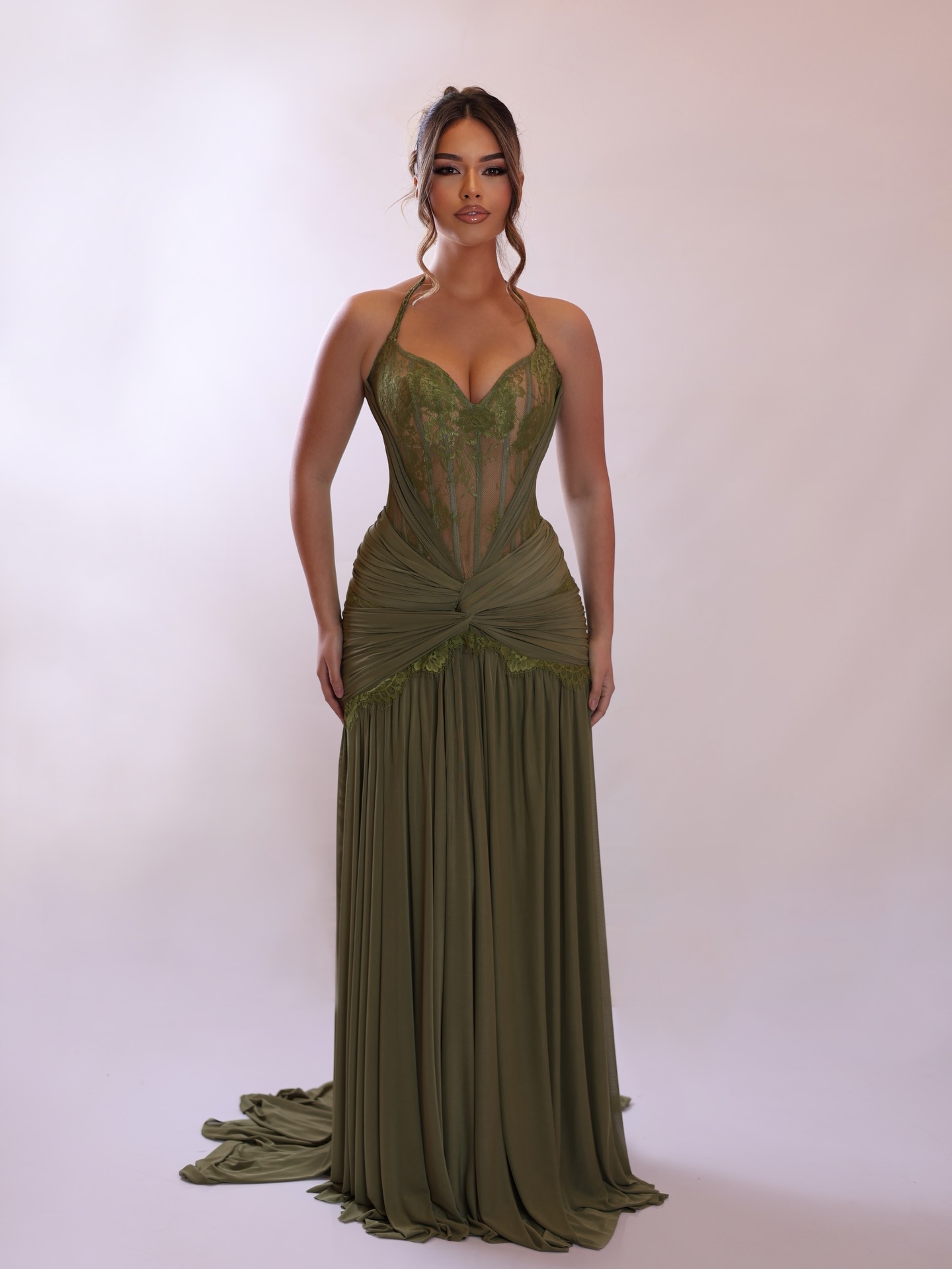 Lussooy Classic Halter Green Sleeveless Lace Prom Dress with Pleated 