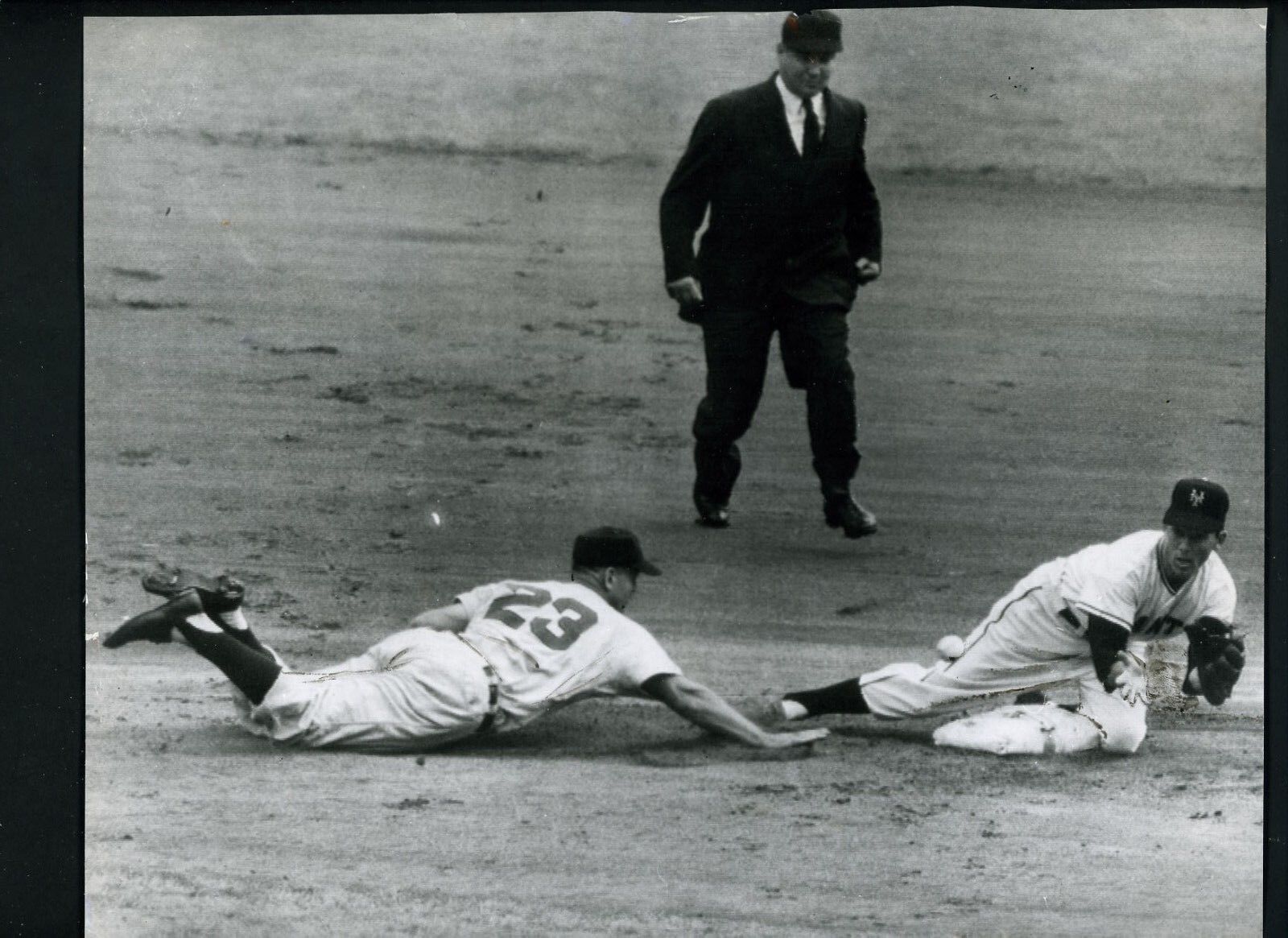 Davey Williams & Vic Wertz 1954 World Series Press Wire Photo Poster painting Giants Indians