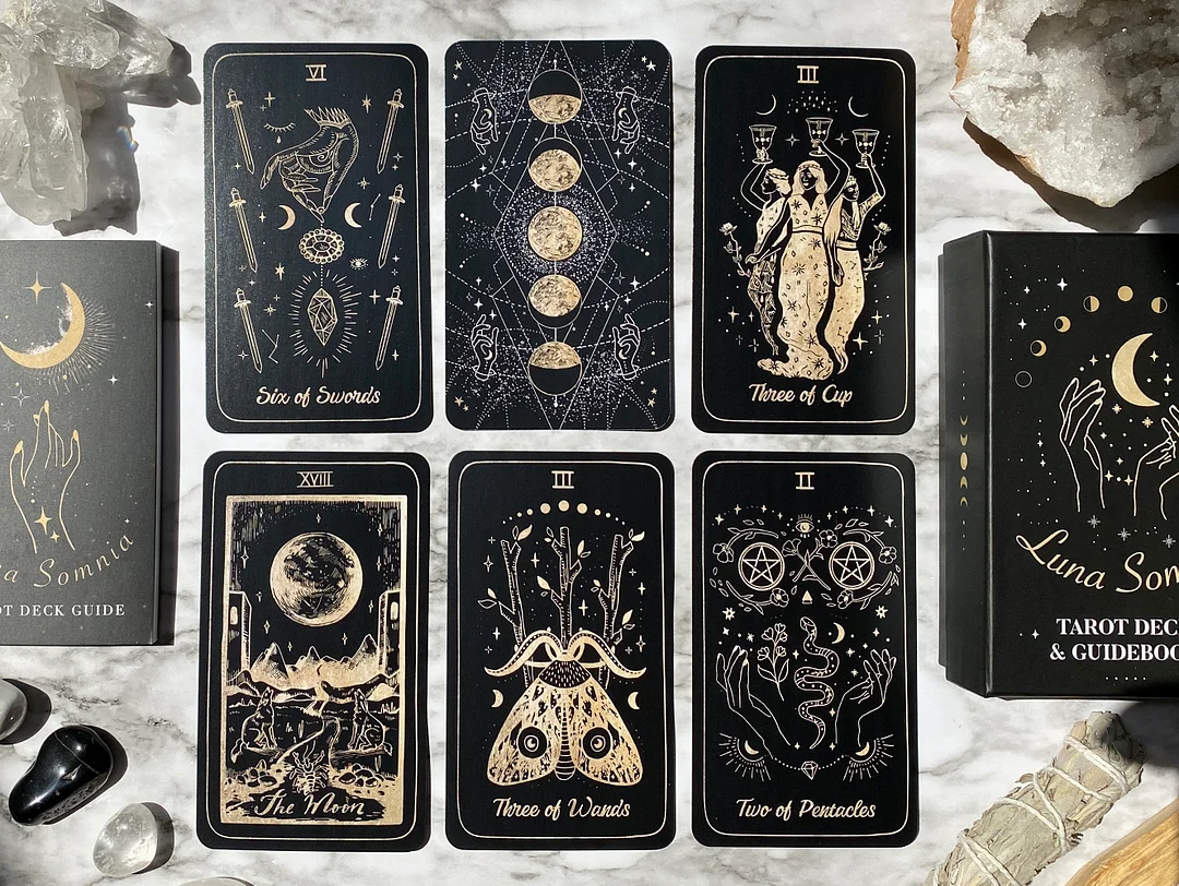 Luna Somnia Tarot Deck