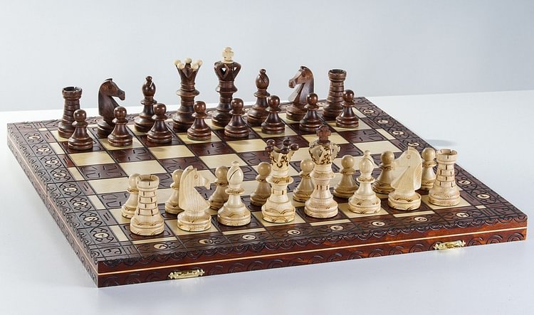20" Royal Wooden Chess Set