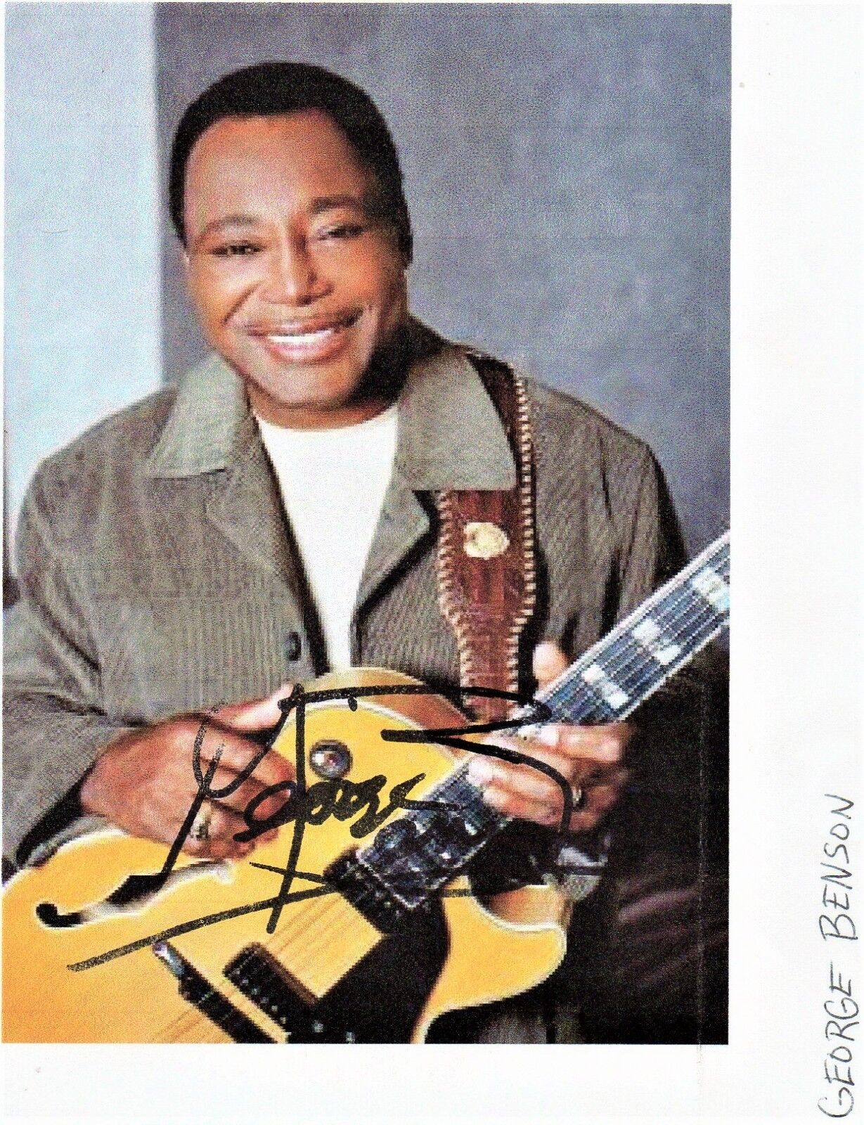 George Benson Original Autographed 4 x 6 in. Paper Photo Poster painting