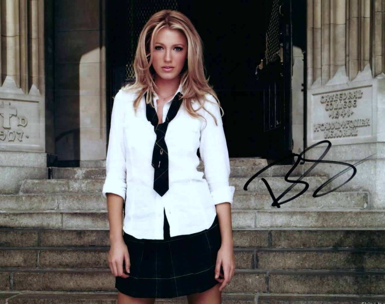 Blake Lively autographed 8x10 Photo Poster painting Really nice signed Photo Poster painting and COA