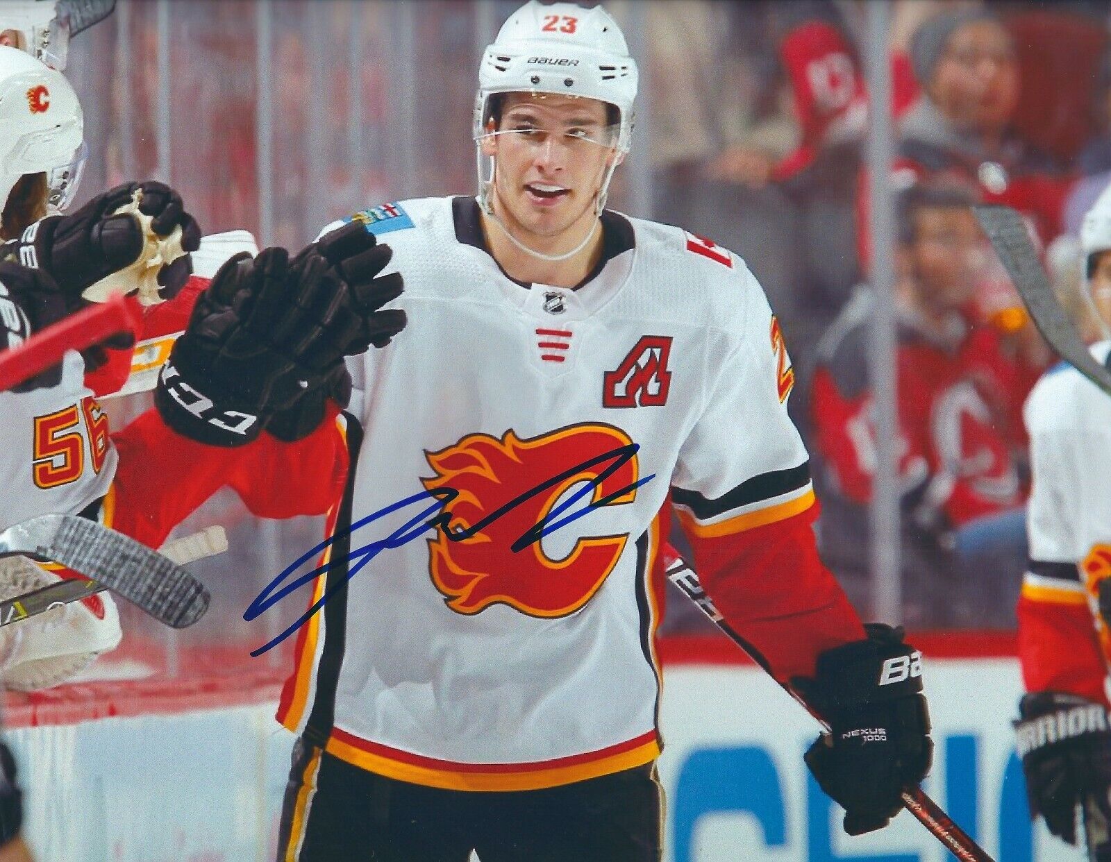 Signed 8x10 SEAN MONAHAN Calgary Flames Autographed Photo Poster painting - COA