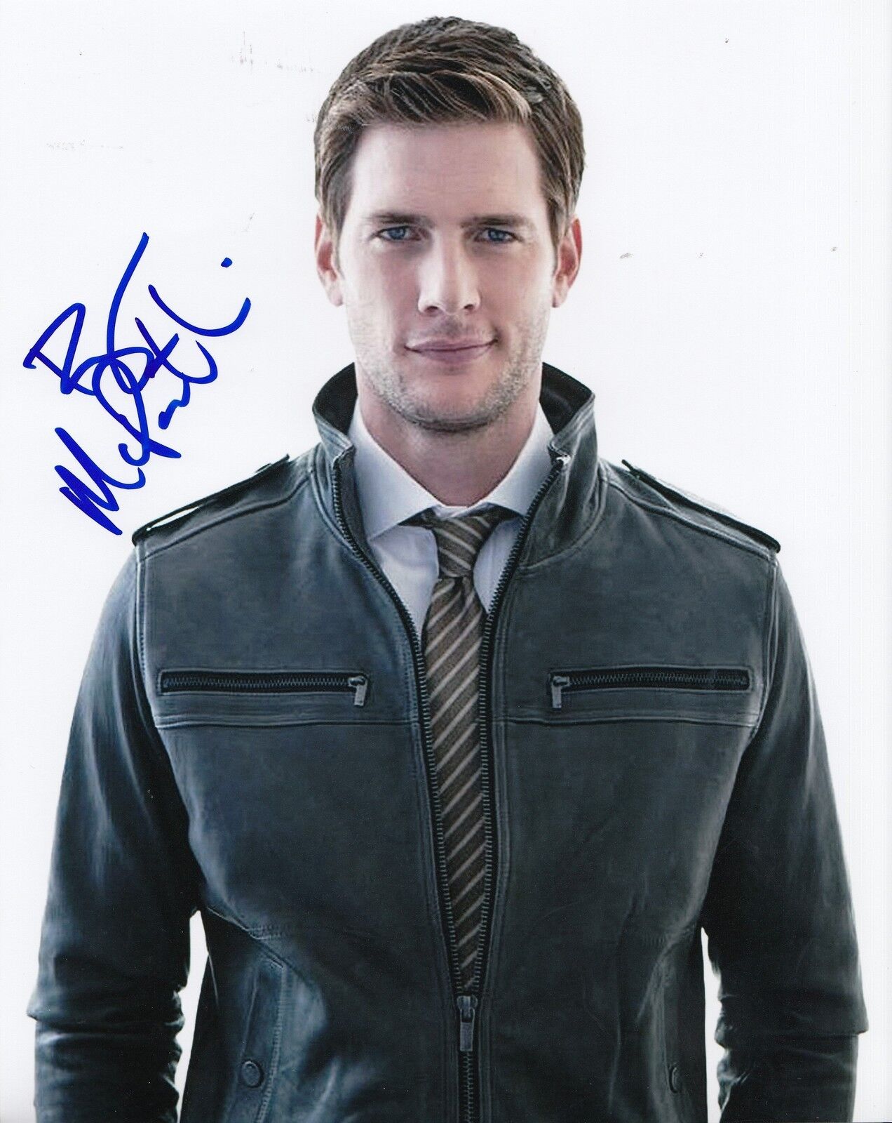 RYAN MCPARTLIN signed (CHUCK) Devon 'Captain Awesome' Woodcomb 8X10 W/COA #3