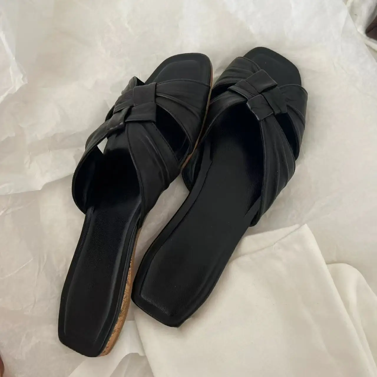 Flat Slippers Casual Shoes Woman 2025 Trend Luxury Summer Elegant Dresses Sandals Beach Designer House Round Toe Brand Bathroom
