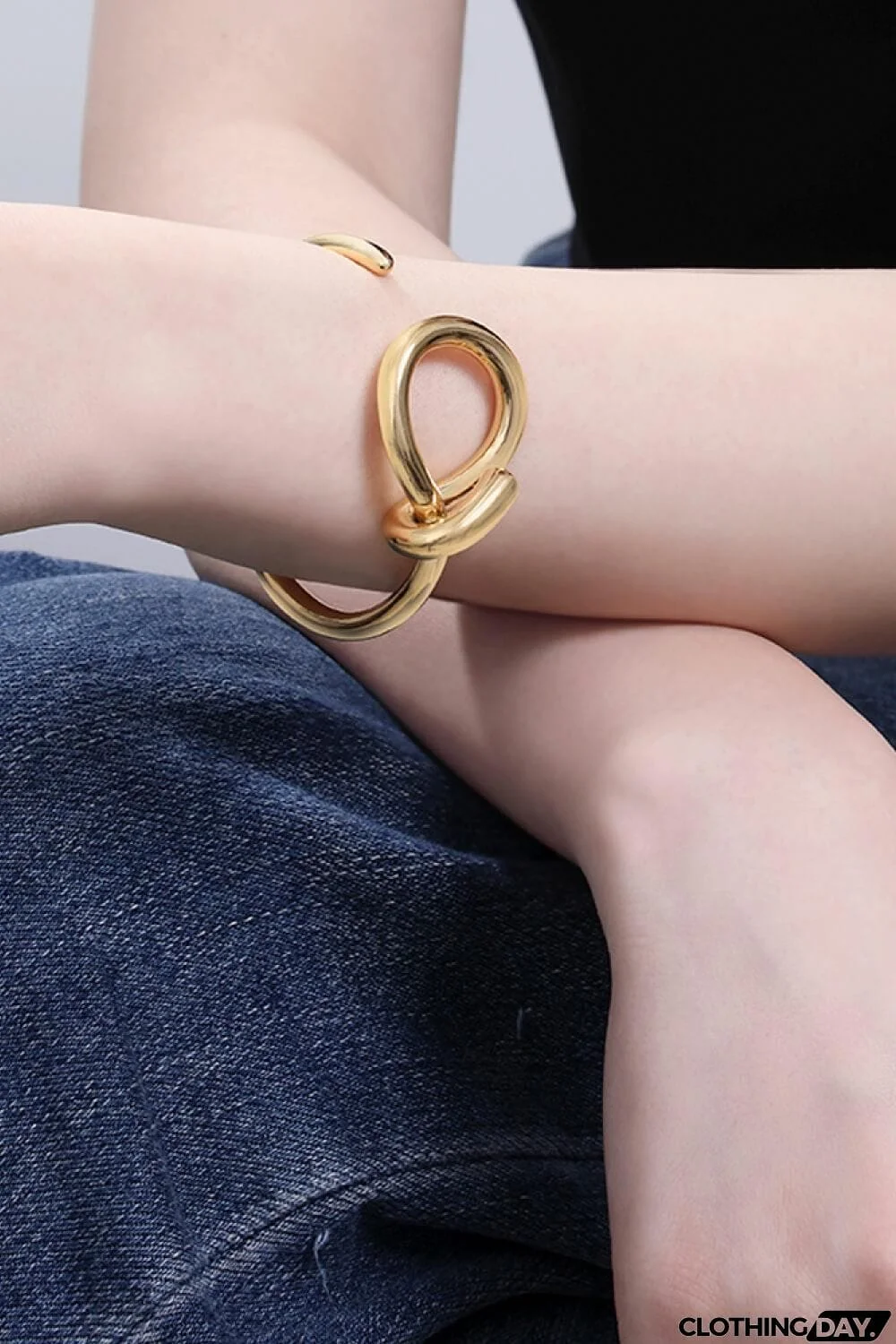 Stylish Knot Open Bracelet