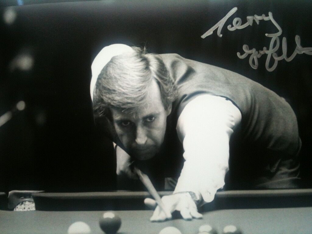 TERRY GRIFFITHS - EX WORLD CHAMPION - EXCELLENT SIGNED B/W Photo Poster paintingGRAPH