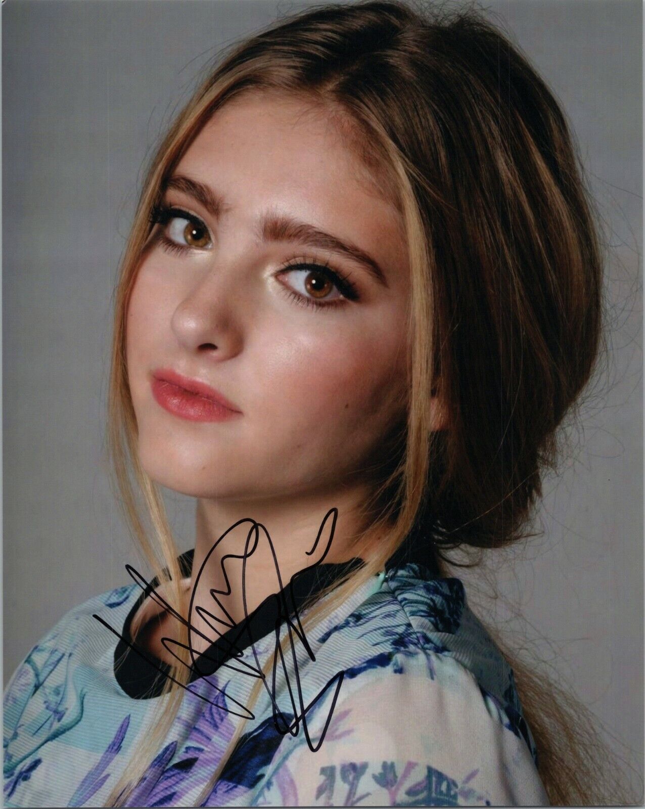 WILLOW SHIELDS Authentic Hand-Signed The Hunger Games