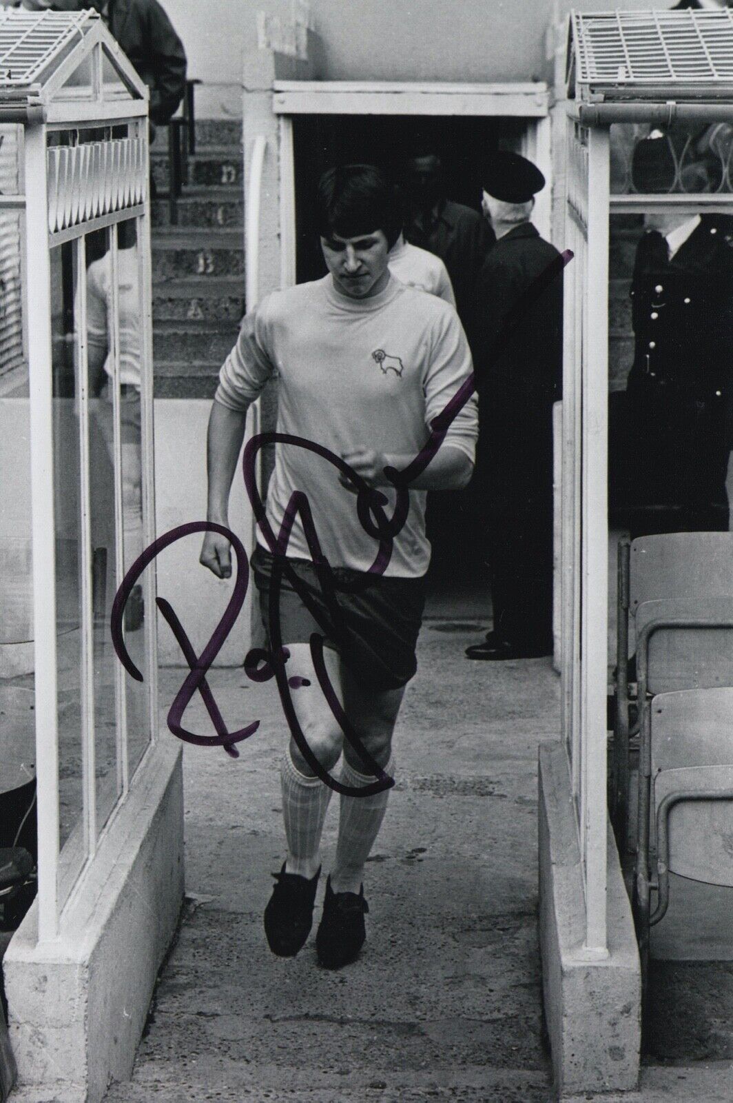 ROGER DAVIES HAND SIGNED 6X4 Photo Poster painting - DERBY COUNTY - FOOTBALL AUTOGRAPH 2.