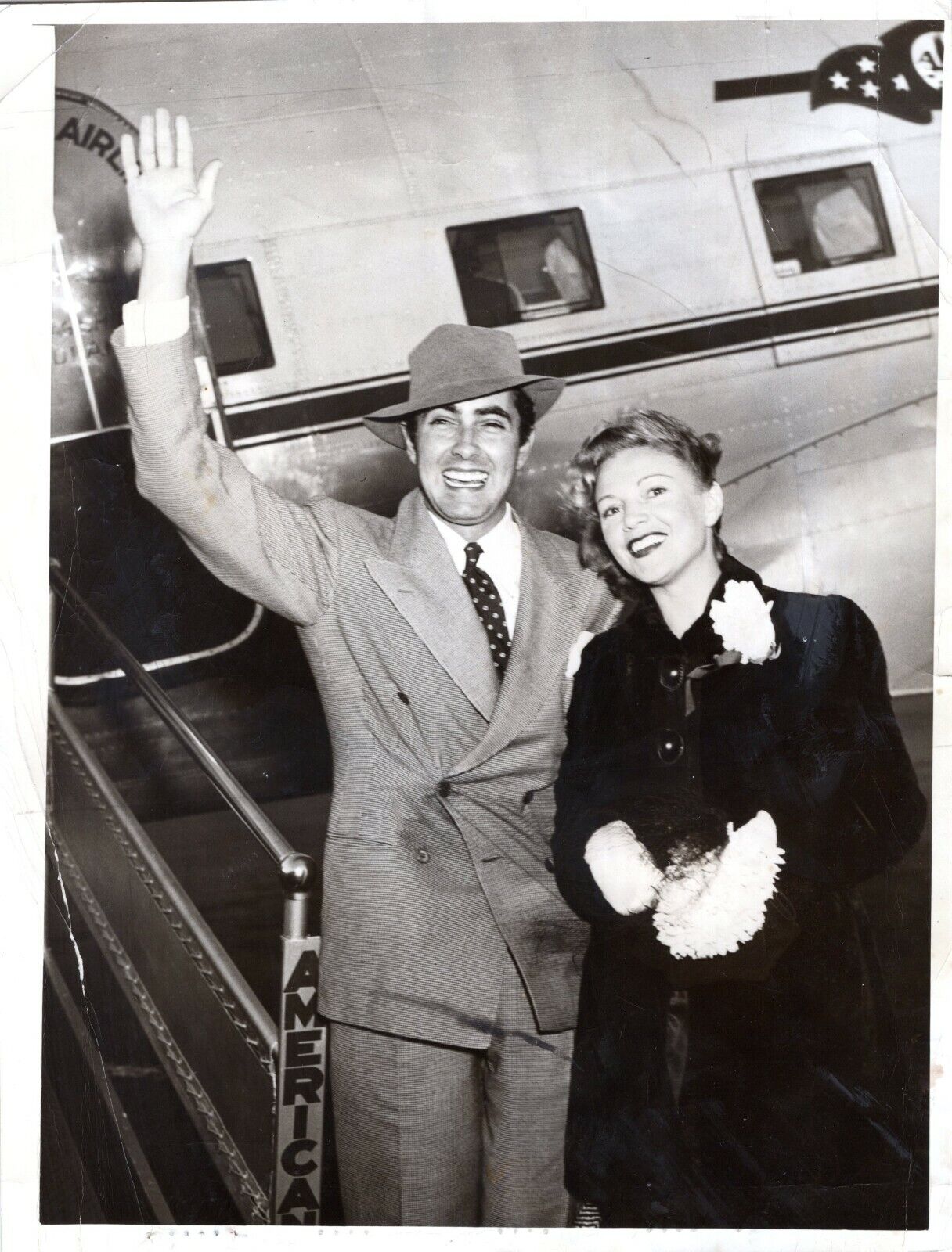 TYRONE POWER and Wife ANABELLA Vintage 6.5x8.5 Promo Press News Photo Poster painting 1940