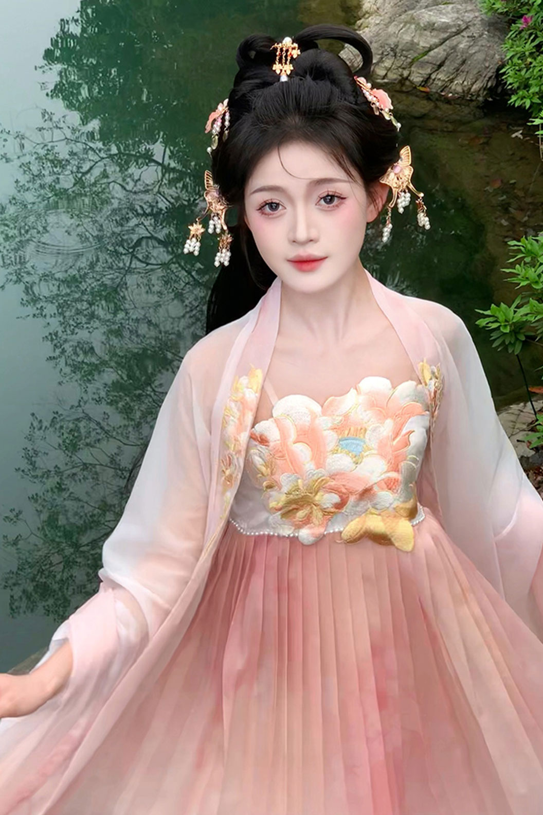Ming Dynasty Blue Hanfu Dress with Lotus Flower Embroidery and Kouzi Skirt - sijichun 四季春 Stupa Stones