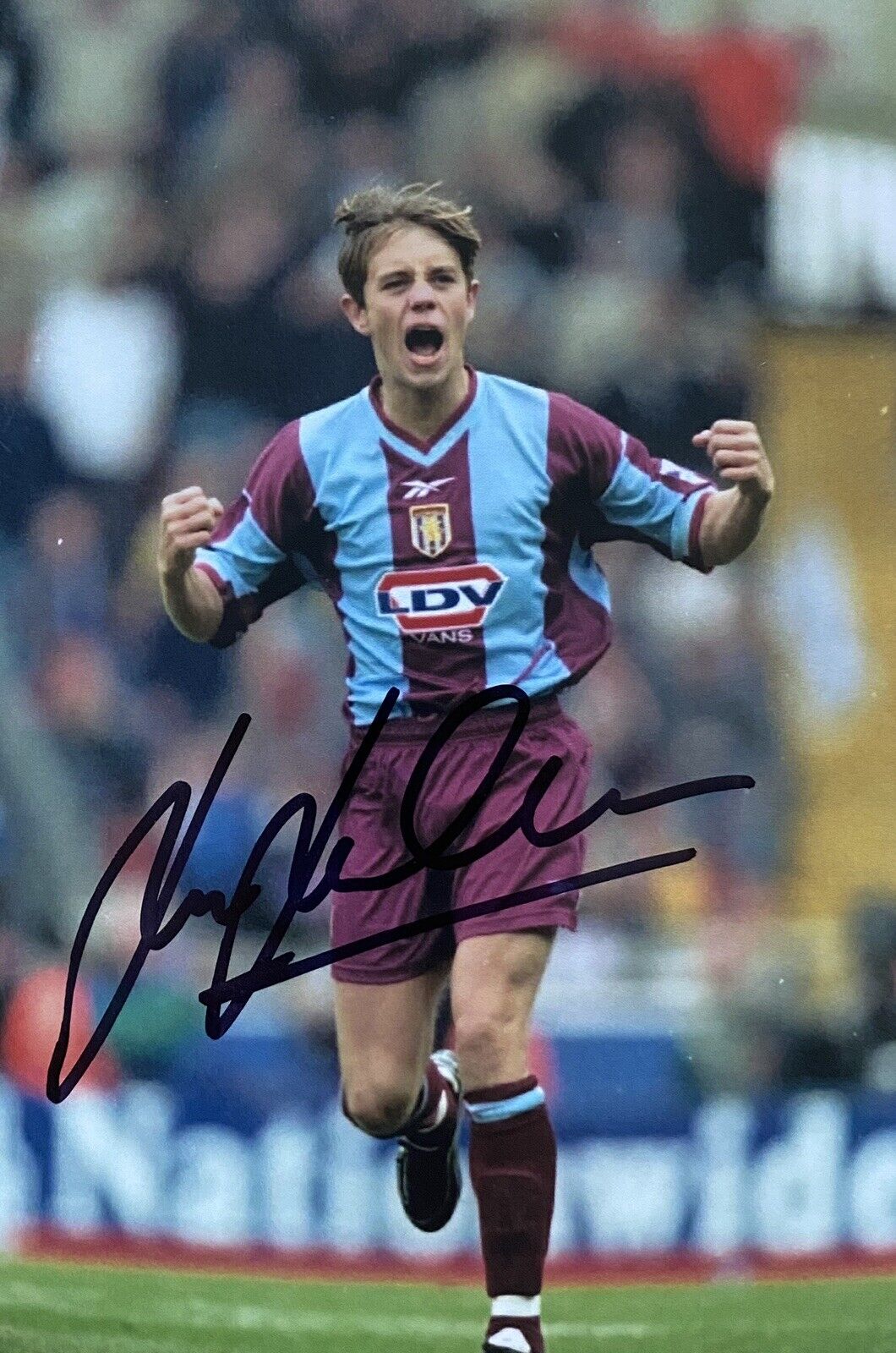 Lee Hendrie Genuine Hand Signed Aston Villa 6X4 Photo Poster painting