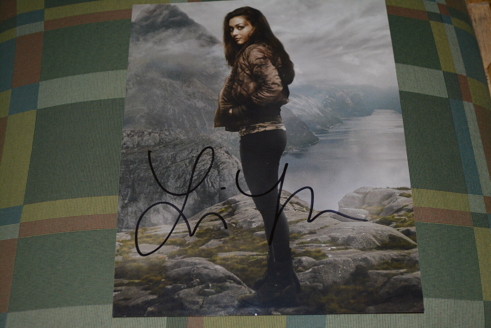 LINDSEY MORGAN signed autograph 8x10 (20x25 cm) In Person THE 100 Raven