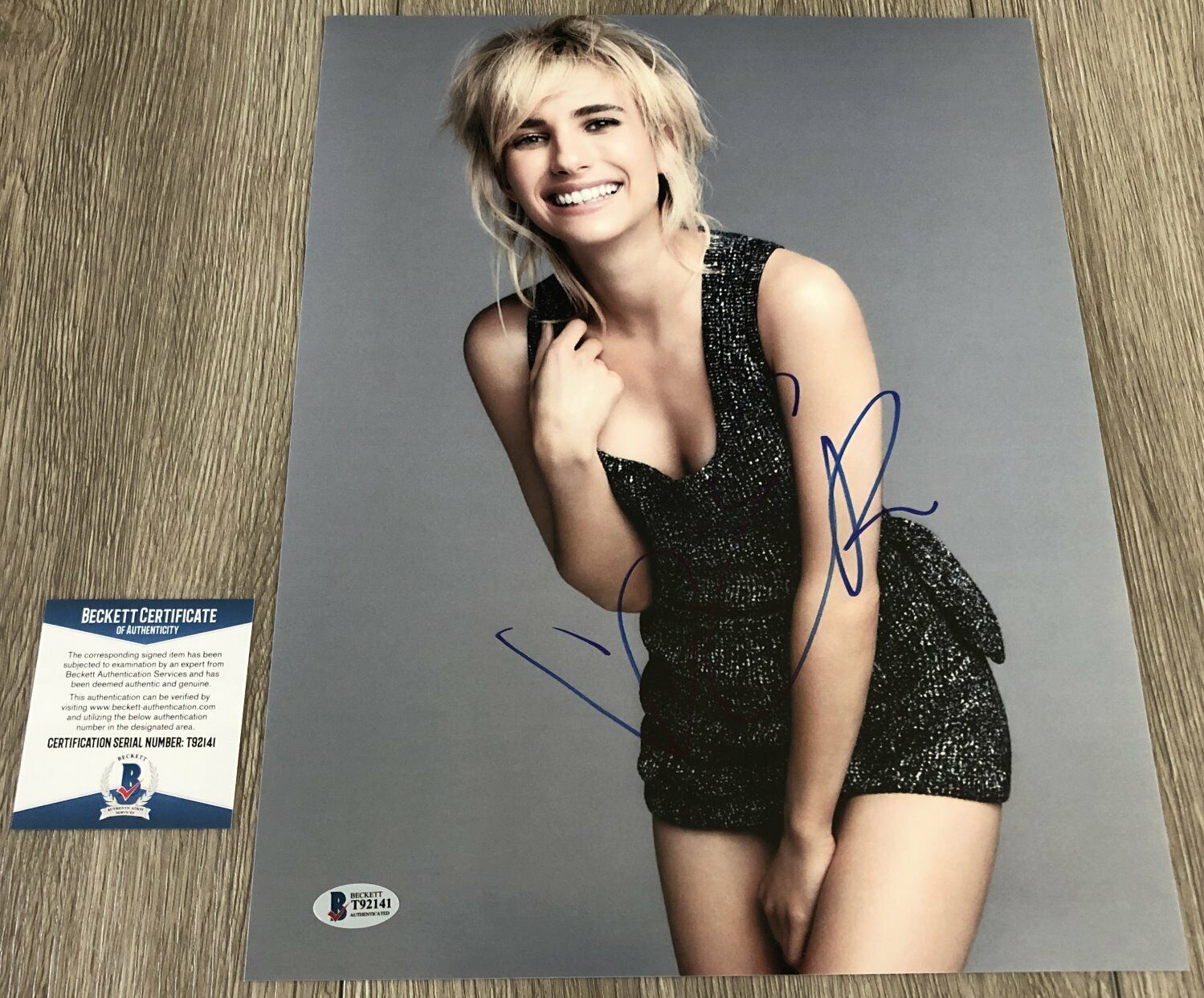 EMMA ROBERTS SIGNED AHS SCREAM QUEENS 11x14 Photo Poster painting w/PROOF & BECKETT BAS COA