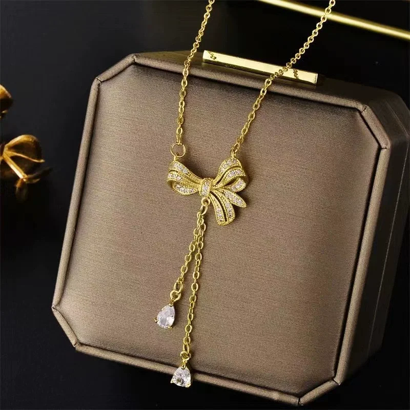 Butterfly gold-plated zircon necklace