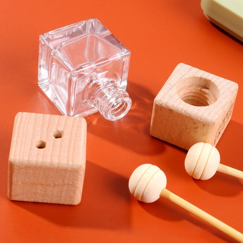 Car Air Outlet Clip Aromatherapy Bottle Large Square Glass Perfume Bottle Car Air Conditioning Hole Car Accessories Empty Bottle