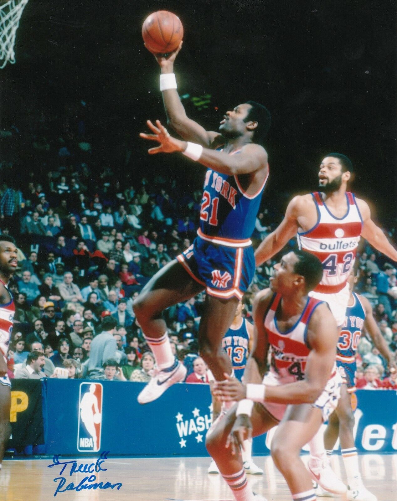 LEONARD TRUCK ROBINSON NEW YORK KNICKS ACTION SIGNED 8x10