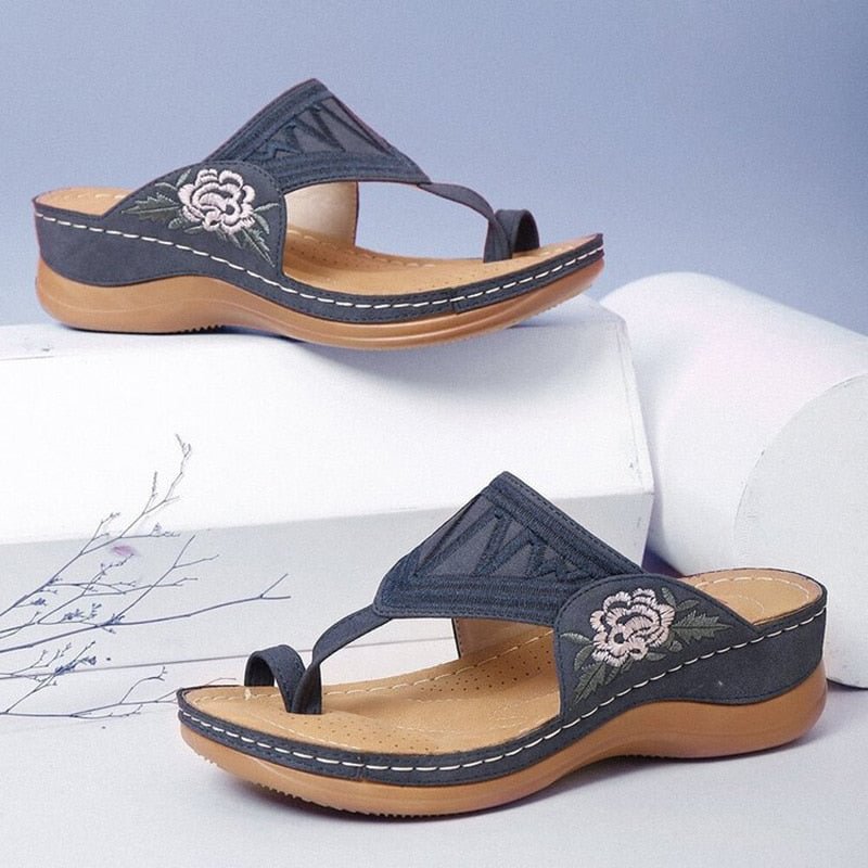 Women Wedge Shoes Soft Sole Vintage Ladies Sandals Embroidery Flower Casual Shoes For Women Comfy Mom Footwear Flip Flops Femme
