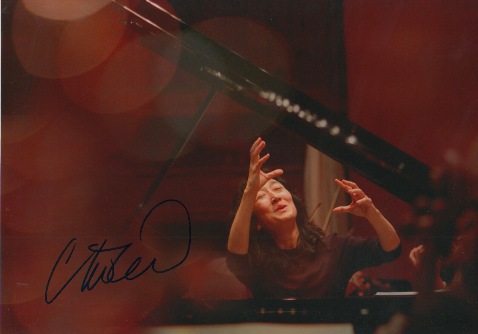 Mitsuko Uchida Pianist signed 8x12 inch Photo Poster painting autograph