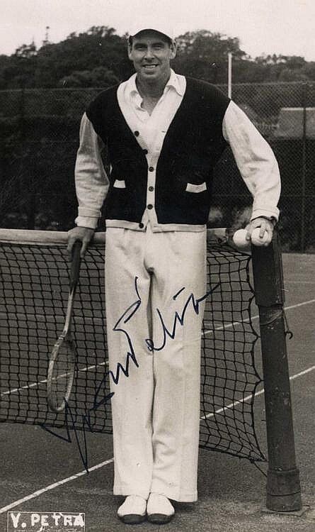 YVON PETRA Signed Photo Poster paintinggraph - French Tennis Champion - Wimbledon 1946 Preprint