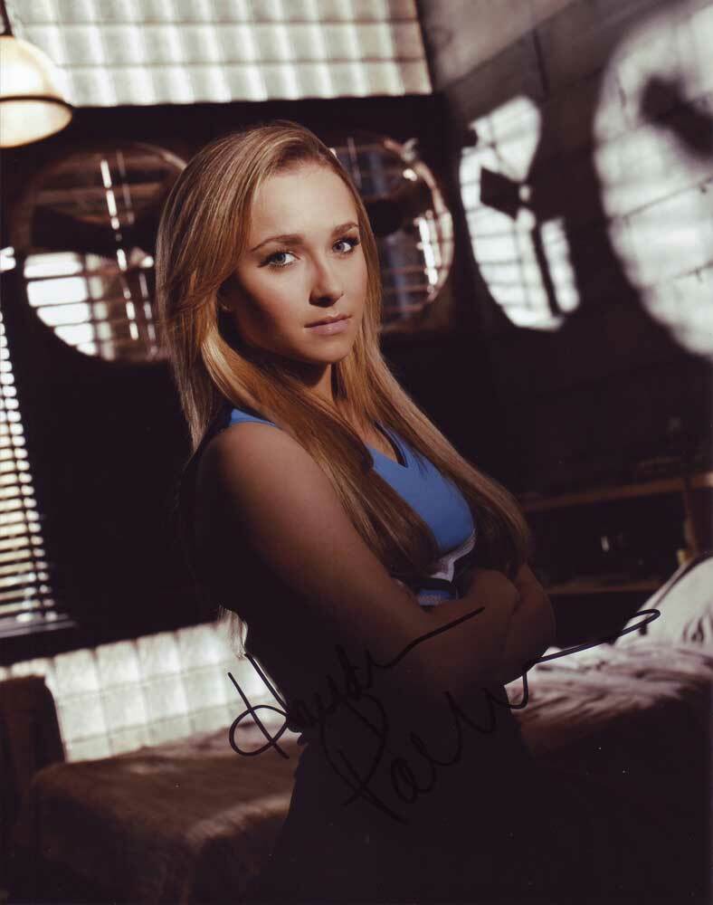 Hayden Panettiere AUTHENTIC Autographed Photo Poster painting SHA #51171